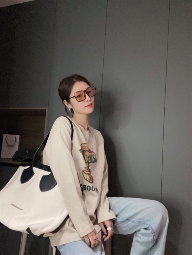 小狗T恤ＭL，女装T恤，可纳奇