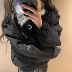 黑色