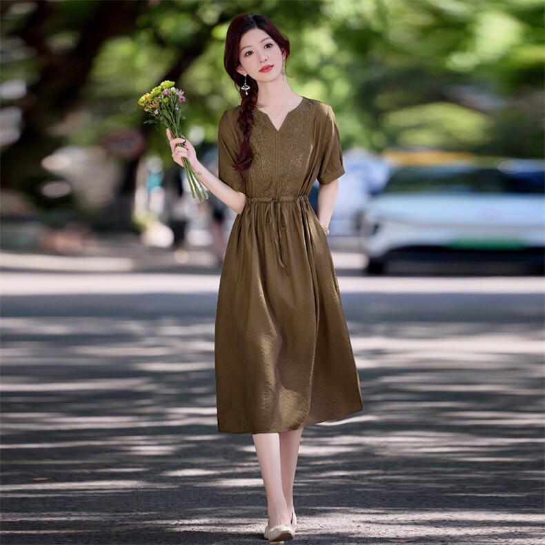 高级感红色刺绣连衣裙女2025夏季新款优雅气质减龄天丝麻休闲裙子,女装连衣裙,涵墨