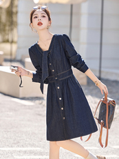 2025年新款优雅牛仔连衣裙女中长款春秋长袖高级感气质飘带连衣裙，女装连衣裙，流量+