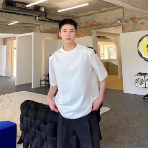 夏潮流休闲简约韩版纯色短袖男垫肩皮袢设计圆领男短袖T恤157P70图片