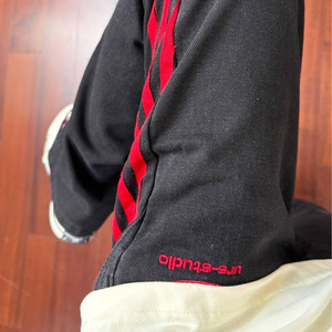 三杠条纹红黑撞色拼接显瘦微喇牛仔裤男小众设计感美式工装直筒裤图片