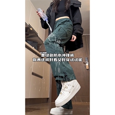 墨绿色
