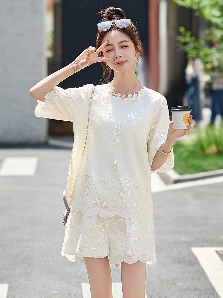2025夏日穿搭一整套小个子气质显瘦高级感蕾丝刺绣短裤两件套装,女装套装/套裙,妙形
