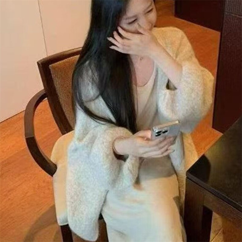 2025年秋季时尚百搭通勤休闲灯笼袖V领开衫,针织衫/毛衣,萱芳婷羊绒