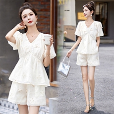 法式蝴蝶小香风套装2024年夏季绣花镂空蝴蝶结亮钻短裤两件套套装，女装套装/套裙，奕薇雅