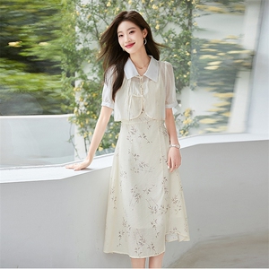 现货！！两件套碎花吊带连衣裙女夏季配盘扣小披肩图片