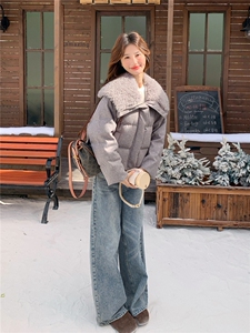 灰色羊羔毛大翻领派克羽绒服2025新款女冬复古洋气巨好看小香外套图片