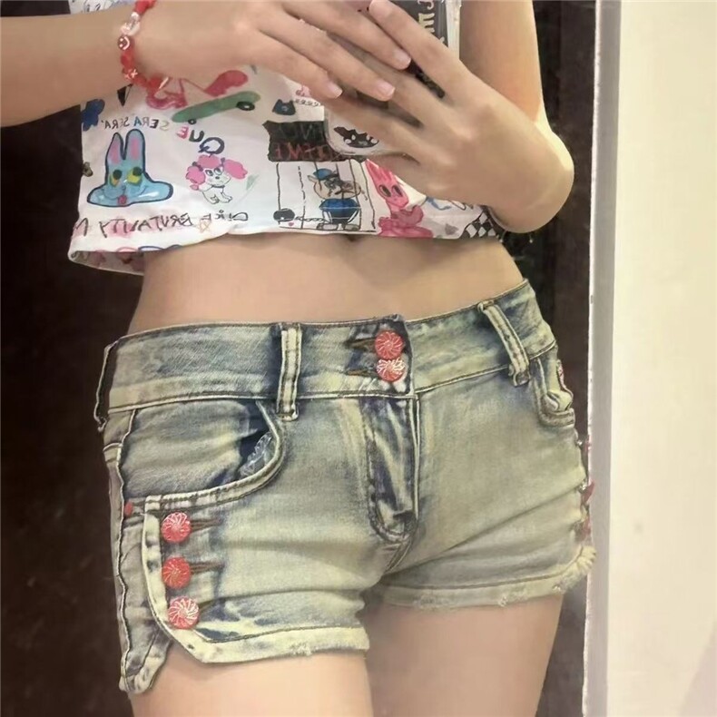 高街复古纽扣牛仔短裤女夏季辣妹低腰显瘦紧身包臀直筒热裤，女装牛仔裤，星座506A