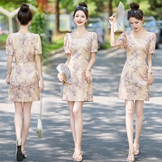 小个子连衣裙女2024新款夏季气质名媛高端精致法式方领碎花裙子，女装连衣裙，众宇琦
