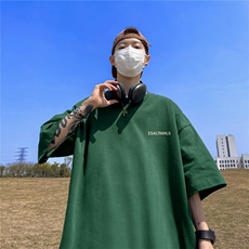 墨绿色