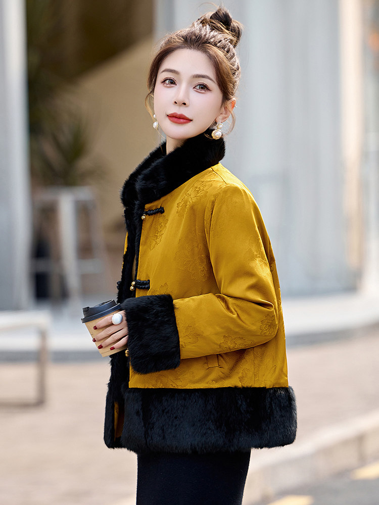 【90白鸭绒】新中式短款羽绒服冬装喜庆新年红本命年貂毛拼接外套,女装羽绒服,衣之秀