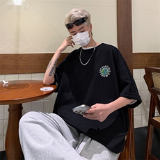 黑色