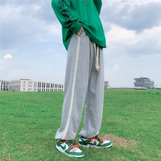 灰色