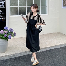 撞色条纹淡人假两件连衣裙夏季新款设计感小众宽松显瘦休闲背带裙，女装套装/套裙，2C239
