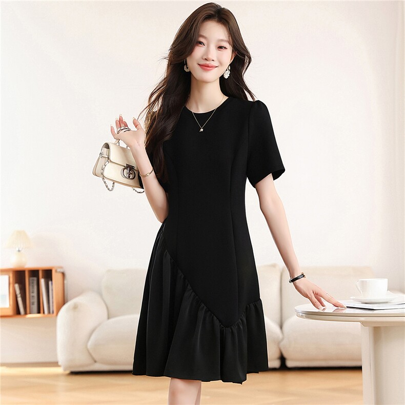 高级感拼接连衣裙2026夏装新款圆领泡泡袖收腰显瘦荷叶边A字裙，女装连衣裙，艾米