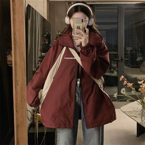 网红款2025秋上新潮牌连帽冲锋衣外套女宽松户外登山服 C785-100图片