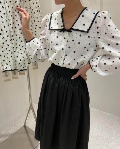 秋季娃娃领ins植绒印花小衫，其它，艾米缇