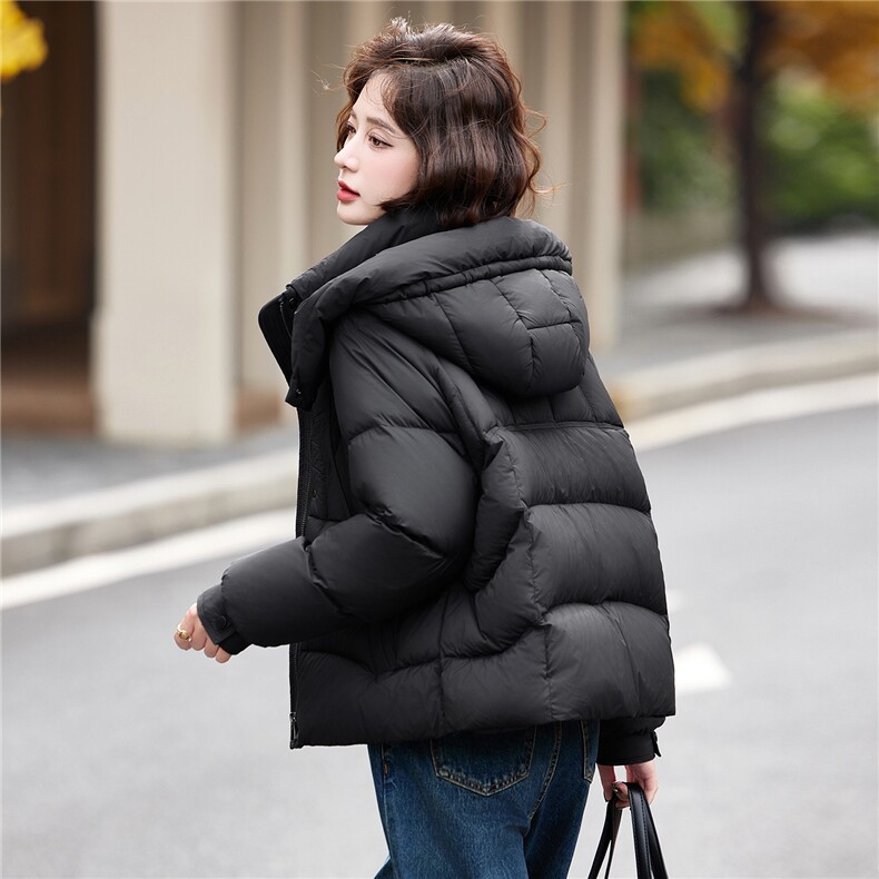 安可拉红休闲连帽短款羽绒服女2025冬季新款保暖面包服小个子外套,女装羽绒服,靓衣阁