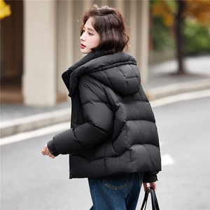 安可拉红休闲连帽短款羽绒服女2025冬季新款保暖面包服小个子外套图片