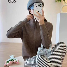 深卡其布色