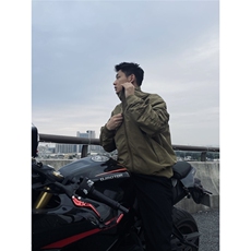 军绿色