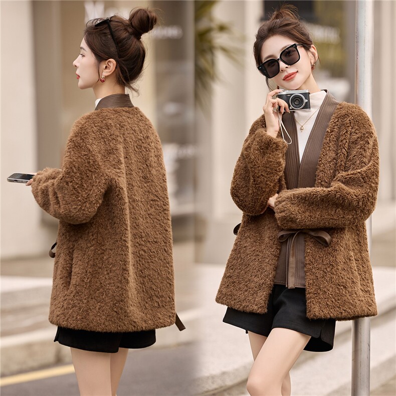 2025年冬季新款现货皮毛拼接时尚潮流淑女型保暖皮毛一体外套，女装皮草，臻衣坊