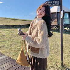 驼色仿皮毛一体羊羔毛加厚绒外套女秋冬2025新款韩系时髦短款棉服，女装短外套，2C230