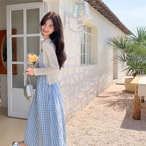 蓝色连衣裙女2025夏季新款蕾丝拼接吊带裙格子收腰长裙+薄款开衫图片
