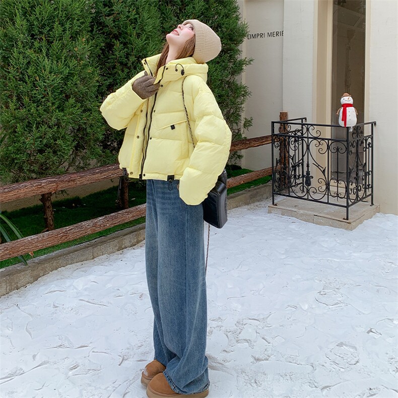 黄色今年流行超火的连帽羽绒服女2025冬季新款加厚保暖短款面包服,女装羽绒服,欣美人