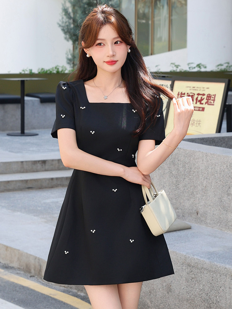 高端时尚方领钉珠小个子连衣裙女2025夏季新款修身名媛精致小黑裙,女装连衣裙,超帛