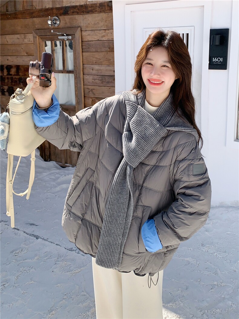 欧货2025冬休闲百搭毛线围脖90白鸭绒羽绒服女中长款连帽显瘦外套,女装羽绒服,艾米莉亚