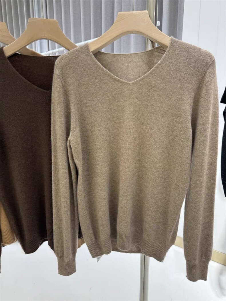 2025年秋季常规通勤套头长袖v领一线针织打底衫时尚百搭，女装针织衫/毛衣，航淼羊绒