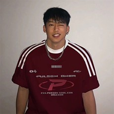 酒红色