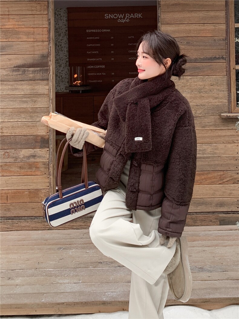 现货-2025年冬季新款羊羔毛拼接羽绒服女90白鸭绒外套配围巾,女装羽绒服,霓裳依族