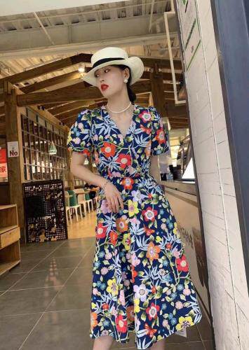 夏季新款花花宽松休闲连衣裙，女装连衣裙，时戴衣人