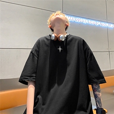 黑色