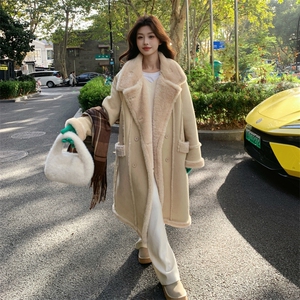 2C232-8699 奶杏黄 正反两穿长款皮毛一体外套 8699-P235-K358图片