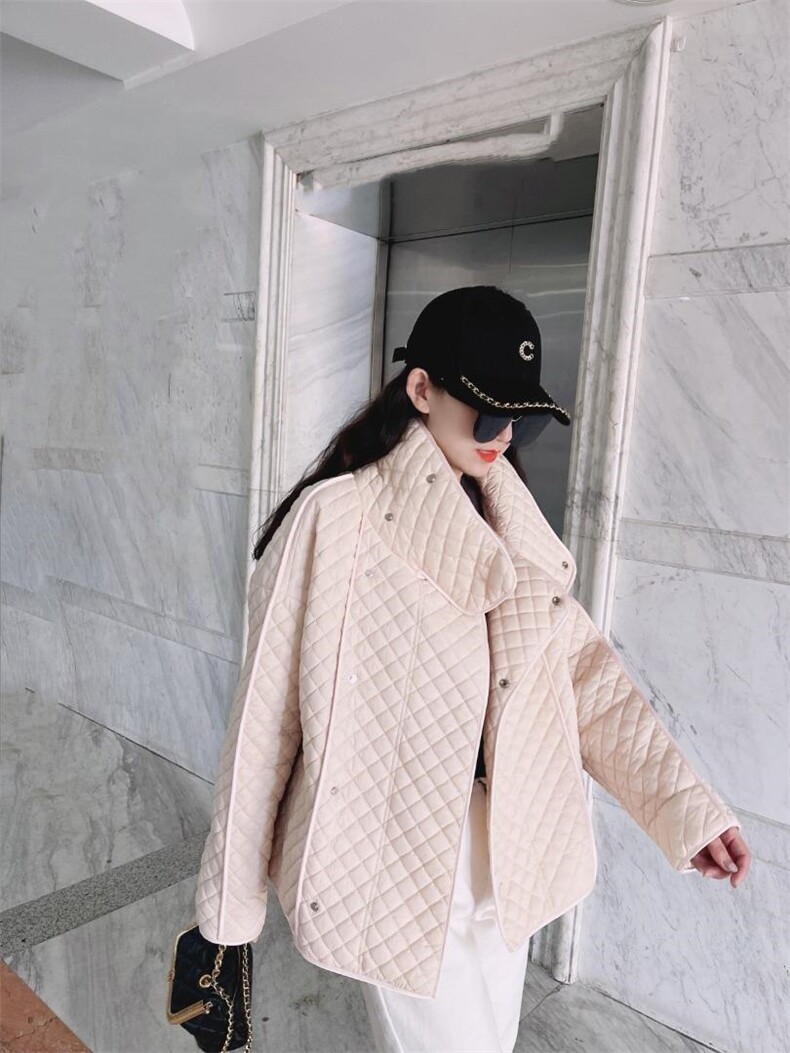 轻薄衣，感情寻找它的模特儿，衣服挂在橱窗，有太多人适合，，女装棉衣/棉服，蓝衣可