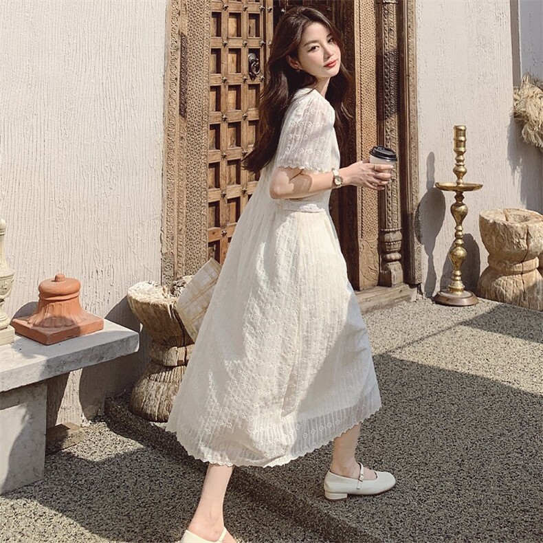 米白色方领蕾丝连衣裙女2023夏季新款茶歇法式温柔风初恋小众裙子图片
