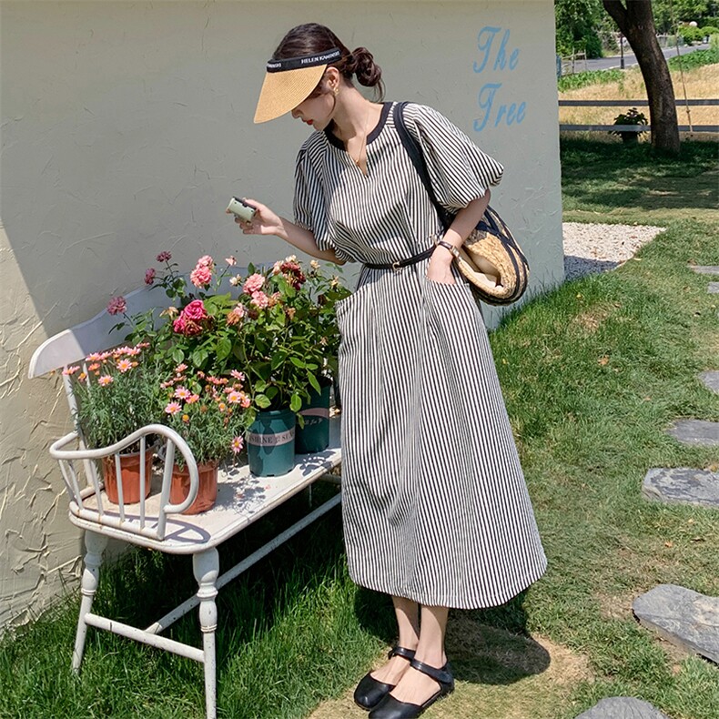 韩系时尚泡泡袖条纹连衣裙女2025夏季新款设计感洋气V领显瘦长裙，女装连衣裙，2C159