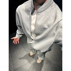 灰色上衣