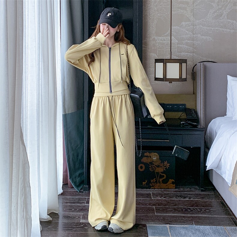 今年流行黄色吊带连帽卫衣套装女2025春新款休闲显瘦阔腿裤三件套,女装套装/套裙,2C305