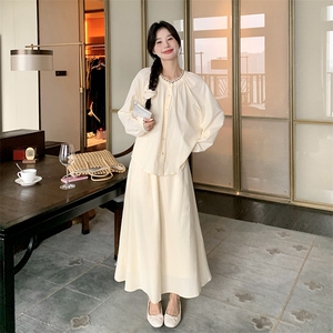 奶黄色衬衫半身裙套装裙女春秋小清新盐系轻熟两件套清纯初恋爆款图片