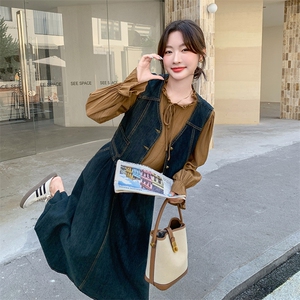 复古衬衫牛仔马甲三件套春秋女2026春新宽松设计感半身裙时尚套装图片