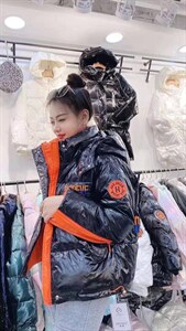 现货潮牌衣图片