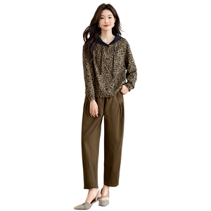 中年妈妈休闲洋气减龄套装女春款时尚穿搭豹纹连帽小衫宽松两件套图片
