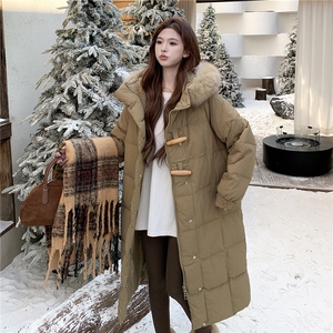 8822长款连帽狐狸毛领宽松阔版加厚保暖羽绒服女图片