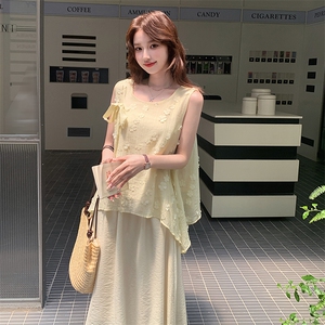设计感无袖背心套装女2025夏季新款时尚立体花朵上衣半身裙两件套图片