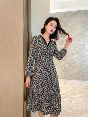 【现货】2021年春季新款修身显瘦长袖V领连衣裙,女装连衣裙,荷塘月色